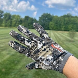 Sitka women’s Equinox gloves - medium - great condition!